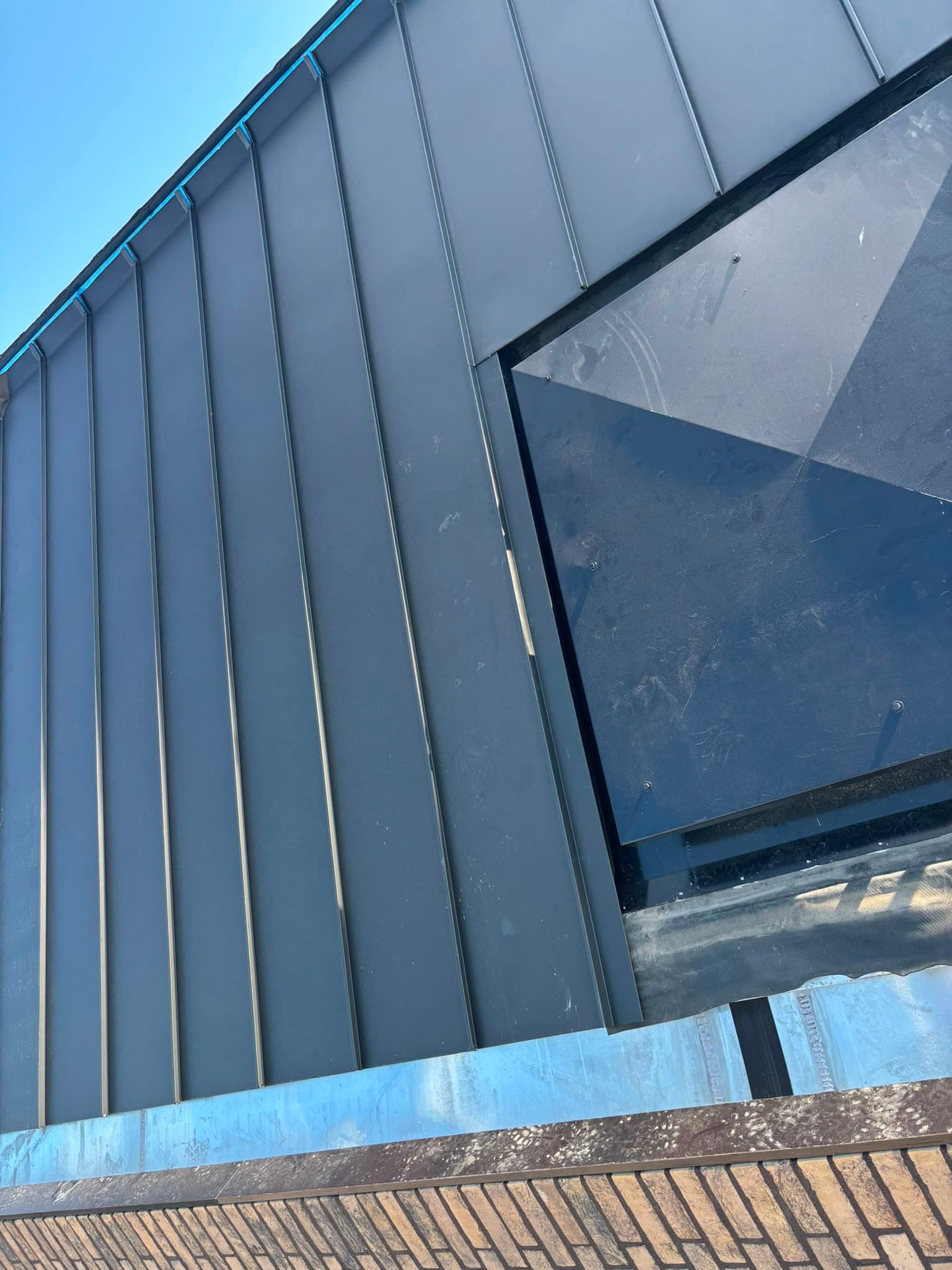 Zinken gevelbekleding in roevenwerk